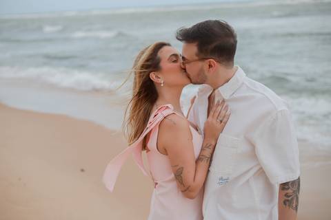 O cenário próximo ao Resort Iberostar ganhou ainda mais beleza com uma história real de amor, emoção e um pedido de casamento cheio de significado. WaldyrLantyer | FotoDePraiaDoForteBA | WeddingDay | ResortIberostar'