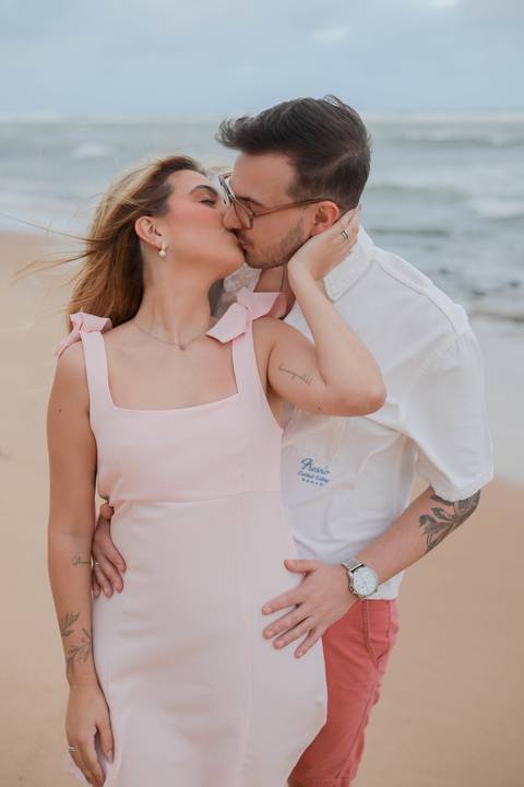 O cenário próximo ao Resort Iberostar ganhou ainda mais beleza com uma história real de amor, emoção e um pedido de casamento cheio de significado. WaldyrLantyer | FotoDePraiaDoForteBA | WeddingDay | ResortIberostar'