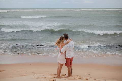 O cenário próximo ao Resort Iberostar ganhou ainda mais beleza com uma história real de amor, emoção e um pedido de casamento cheio de significado. WaldyrLantyer | FotoDePraiaDoForteBA | WeddingDay | ResortIberostar'