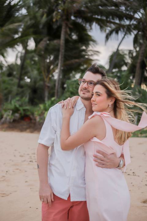 O olhar de Gabriella revelava surpresa e felicidade no instante em que descobriu a missão secreta preparada por Pedro na Praia do Forte. WaldyrLantyer | FotoDePraiaDoForteBA | WeddingDay | ResortIberostar'