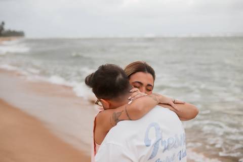 Cada fotografia preserva a emoção genuína de um pedido de casamento na Bahia, transformando um instante único em uma lembrança eterna. WaldyrLantyer | FotoDePraiaDoForteBA | WeddingDay | ResortIberostar'
