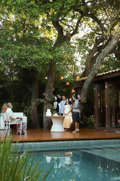 Dizer sim na Bahia é abraçar a poesia da natureza. Especializado em fotografia de casamento de luxo, capturo a essência de cada detalhe do seu grande dia na Praia do Forte. Venha descobrir a leveza e o requinte de um destination wedding.Waldyr Lantyer'
