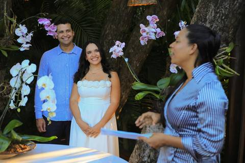 Dizer sim na Bahia é abraçar a poesia da natureza. Especializado em fotografia de casamento de luxo, capturo a essência de cada detalhe do seu grande dia na Praia do Forte. Venha descobrir a leveza e o requinte de um destination wedding.Waldyr Lantyer'