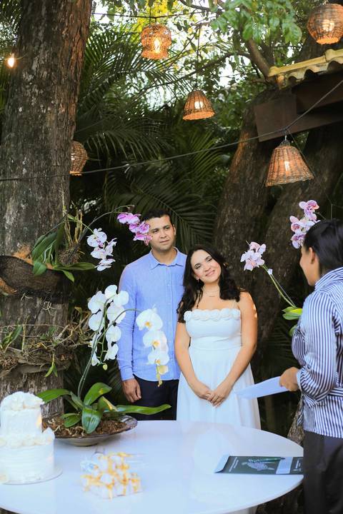 Procurando fotógrafo em Praia do Forte? Conheça nosso trabalho focado em casamentos exclusivos à beira-mar. Registramos a entrega emocional e o bom gosto de mini weddings sofisticados na Bahia. Agende sua data e eternize seu amor na praia.'