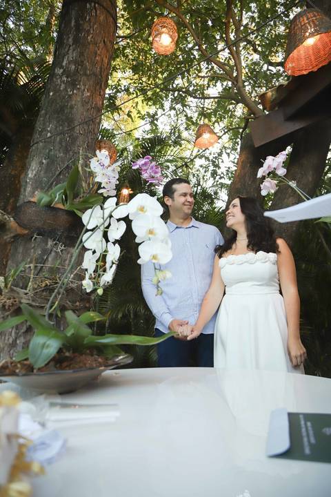 Procurando fotógrafo em Praia do Forte? Conheça nosso trabalho focado em casamentos exclusivos à beira-mar. Registramos a entrega emocional e o bom gosto de mini weddings sofisticados na Bahia. Agende sua data e eternize seu amor na praia.'