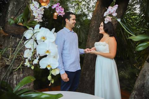 Para as noivas que sonham em casar na praia: a fotografia de casamento na Bahia que você busca para o seu grande dia. Uma cobertura completa cheia de afeto, conexão e sofisticação em Praia do Forte. Inspire-se com nossa galeria premium. Waldyr Lantyer'