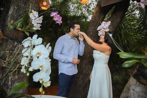 Para as noivas que sonham em casar na praia: a fotografia de casamento na Bahia que você busca para o seu grande dia. Uma cobertura completa cheia de afeto, conexão e sofisticação em Praia do Forte. Inspire-se com nossa galeria premium. Waldyr Lantyer'