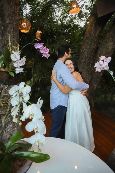 Para as noivas que sonham em casar na praia: a fotografia de casamento na Bahia que você busca para o seu grande dia. Uma cobertura completa cheia de afeto, conexão e sofisticação em Praia do Forte. Inspire-se com nossa galeria premium. Waldyr Lantyer'