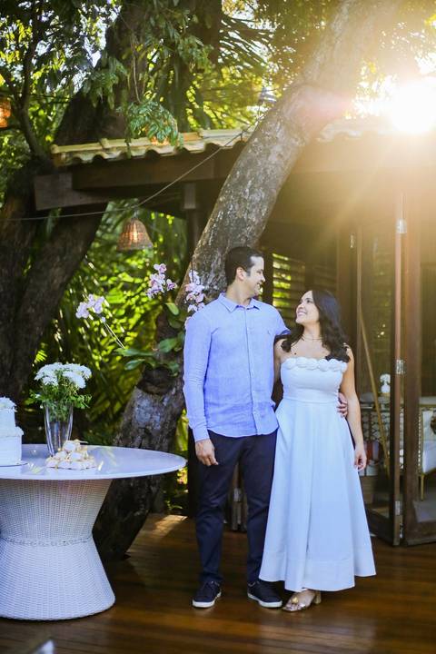 Fotógrafo em Praia do Forte Bahia: eternizando a sensibilidade de casamentos reais. Se você sonha em casar na praia com estilo, sofisticação e uma luz dourada única, clique aqui para se inspirar com este lindo mini wedding de luxo no litoral.'