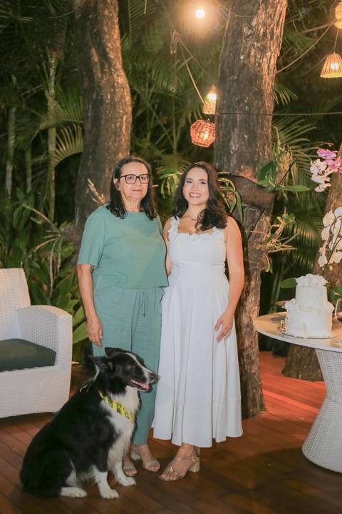 Mini wedding de luxo em Praia do Forte Bahia. Detalhes minuciosos, conexão verdadeira e retratos deslumbrantes sob o pôr do sol. Se você planeja casar na praia e valoriza uma fotografia artística e elegante, este é o lugar perfeito. Foto de Praia do Forte'