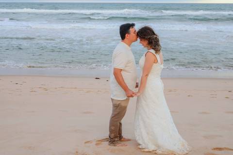 Famílias que viajam para o litoral norte da Bahia encontram mais do que paisagens: encontram a chance de eternizar sua história com fotografia emocional em Praia do Forte e Imbassaí. Waldyr Latantyer Foto de Praia do FOrte Bahia'