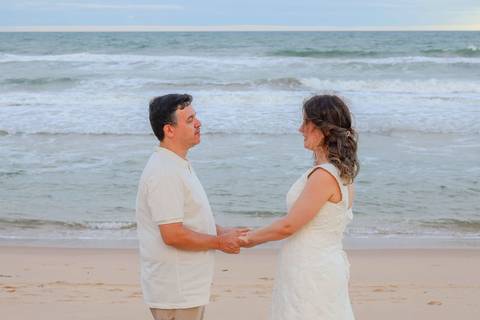 Famílias que viajam para o litoral norte da Bahia encontram mais do que paisagens: encontram a chance de eternizar sua história com fotografia emocional em Praia do Forte e Imbassaí. Waldyr Latantyer Foto de Praia do FOrte Bahia'
