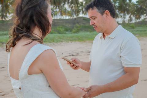 Famílias que viajam para o litoral norte da Bahia encontram mais do que paisagens: encontram a chance de eternizar sua história com fotografia emocional em Praia do Forte e Imbassaí. Waldyr Latantyer Foto de Praia do FOrte Bahia'