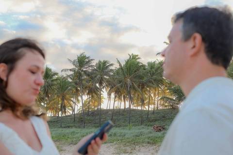 Famílias que viajam para o litoral norte da Bahia encontram mais do que paisagens: encontram a chance de eternizar sua história com fotografia emocional em Praia do Forte e Imbassaí. Waldyr Latantyer Foto de Praia do FOrte Bahia'
