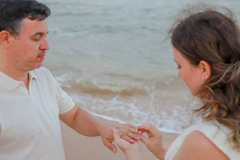 Fotografar em Praia do Forte e Imbassaí é acompanhar histórias reais. Essa família celebrou 10 anos de casamento em um cenário único no litoral norte da Bahia, com emoção e conexão. Waldyr Latantyer Foto de Praia do FOrte Bahia'