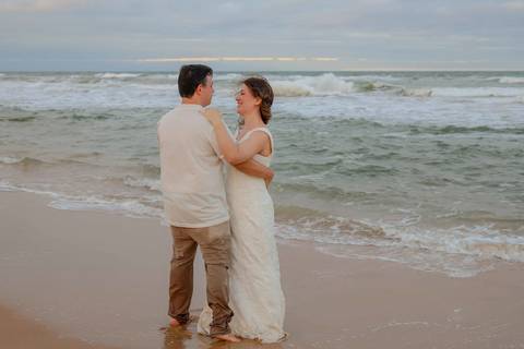 O tempo passou, mas a história permaneceu. De Praia do Forte a Imbassaí, fotografei uma família crescendo no litoral norte da Bahia e transformando amor em memória para sempre. Waldyr Latantyer Foto de Praia do FOrte Bahia'