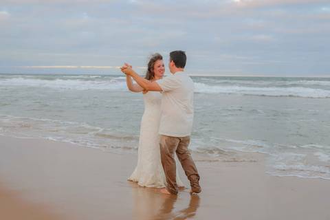 O tempo passou, mas a história permaneceu. De Praia do Forte a Imbassaí, fotografei uma família crescendo no litoral norte da Bahia e transformando amor em memória para sempre. Waldyr Latantyer Foto de Praia do FOrte Bahia'