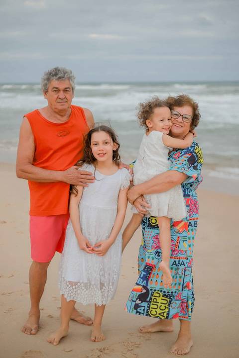 Quem viaja ao litoral norte da Bahia vive momentos únicos. Em Praia do Forte e Imbassaí, fotografei uma família que transformou 10 anos de casamento em uma celebração inesquecível.Waldyr Latantyer Foto de Praia do FOrte Bahia'