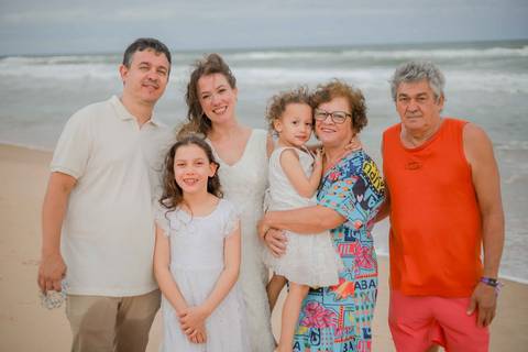 Quem viaja ao litoral norte da Bahia vive momentos únicos. Em Praia do Forte e Imbassaí, fotografei uma família que transformou 10 anos de casamento em uma celebração inesquecível.Waldyr Latantyer Foto de Praia do FOrte Bahia'