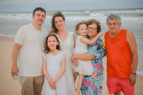 Quem viaja ao litoral norte da Bahia vive momentos únicos. Em Praia do Forte e Imbassaí, fotografei uma família que transformou 10 anos de casamento em uma celebração inesquecível.Waldyr Latantyer Foto de Praia do FOrte Bahia'