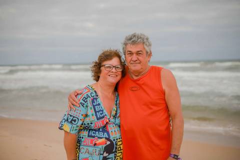 Quem viaja ao litoral norte da Bahia vive momentos únicos. Em Praia do Forte e Imbassaí, fotografei uma família que transformou 10 anos de casamento em uma celebração inesquecível.Waldyr Latantyer Foto de Praia do FOrte Bahia'