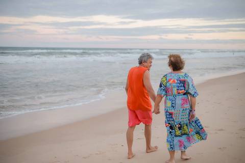 Quem viaja ao litoral norte da Bahia vive momentos únicos. Em Praia do Forte e Imbassaí, fotografei uma família que transformou 10 anos de casamento em uma celebração inesquecível.Waldyr Latantyer Foto de Praia do FOrte Bahia'