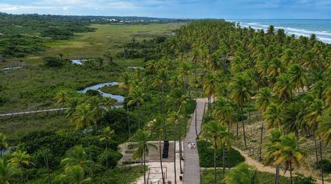Entre Praia do Forte e Imbassaí, acompanhei uma família ao longo de 10 anos. Fotografar momentos assim no litoral norte da Bahia é eternizar histórias que o tempo jamais apaga. Waldyr Latantyer Foto de Praia do FOrte Bahia'
