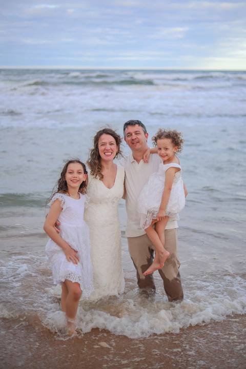 Entre Praia do Forte e Imbassaí, acompanhei uma família ao longo de 10 anos. Fotografar momentos assim no litoral norte da Bahia é eternizar histórias que o tempo jamais apaga. Waldyr Latantyer Foto de Praia do FOrte Bahia'