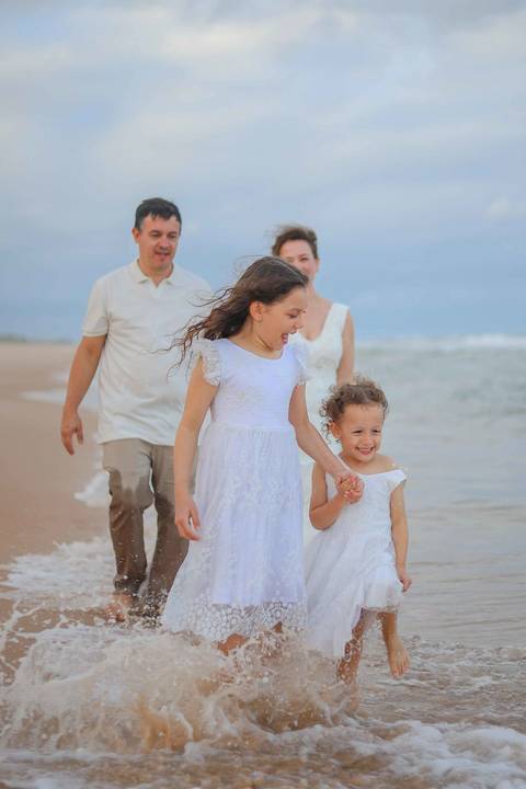 Entre Praia do Forte e Imbassaí, acompanhei uma família ao longo de 10 anos. Fotografar momentos assim no litoral norte da Bahia é eternizar histórias que o tempo jamais apaga. Waldyr Latantyer Foto de Praia do FOrte Bahia'