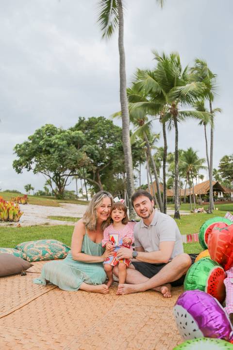 As crianças crescem num piscar de olhos e as férias passam voando. Mas um ensaio fotográfico profissional tem o poder de parar o tempo. Daqui a alguns anos, você vai olhar para essas fotos e lembrar exatamente do som das risadas deles na grama'