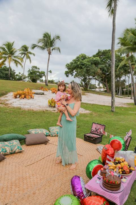 As crianças crescem num piscar de olhos e as férias passam voando. Mas um ensaio fotográfico profissional tem o poder de parar o tempo. Daqui a alguns anos, você vai olhar para essas fotos e lembrar exatamente do som das risadas deles na grama'