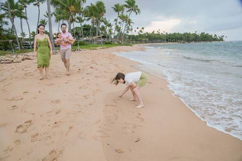 As crianças crescem num piscar de olhos e as férias passam voando. Mas um ensaio fotográfico profissional tem o poder de parar o tempo. Daqui a alguns anos, você vai olhar para essas fotos e lembrar exatamente do som das risadas deles na grama'