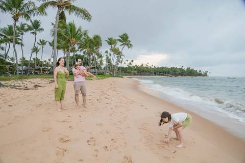 As crianças crescem num piscar de olhos e as férias passam voando. Mas um ensaio fotográfico profissional tem o poder de parar o tempo. Daqui a alguns anos, você vai olhar para essas fotos e lembrar exatamente do som das risadas deles na grama'