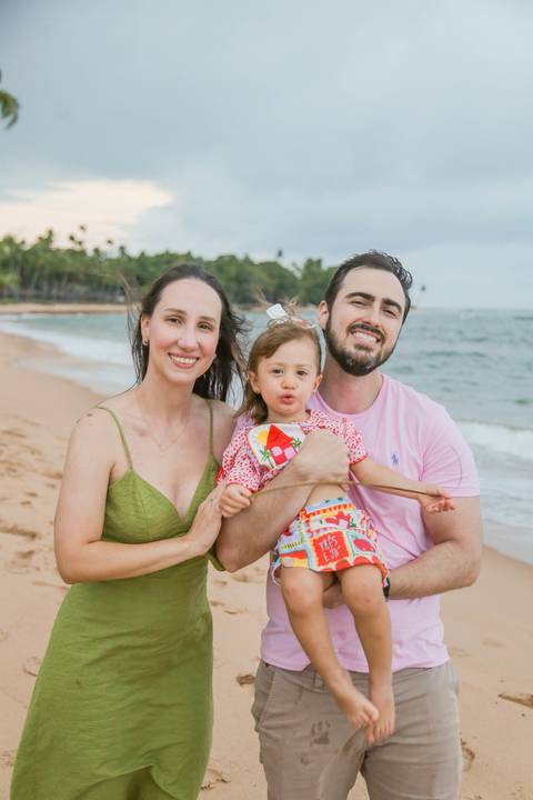 As crianças crescem num piscar de olhos e as férias passam voando. Mas um ensaio fotográfico profissional tem o poder de parar o tempo. Daqui a alguns anos, você vai olhar para essas fotos e lembrar exatamente do som das risadas deles na grama'