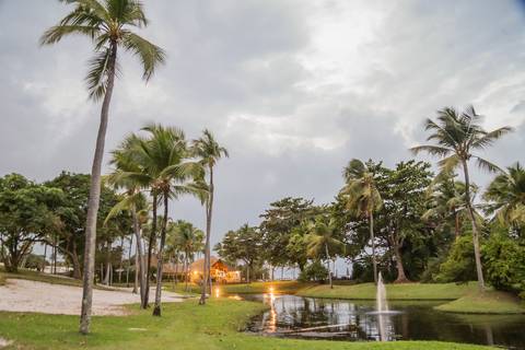 As crianças crescem num piscar de olhos e as férias passam voando. Mas um ensaio fotográfico profissional tem o poder de parar o tempo. Daqui a alguns anos, você vai olhar para essas fotos e lembrar exatamente do som das risadas deles na grama'