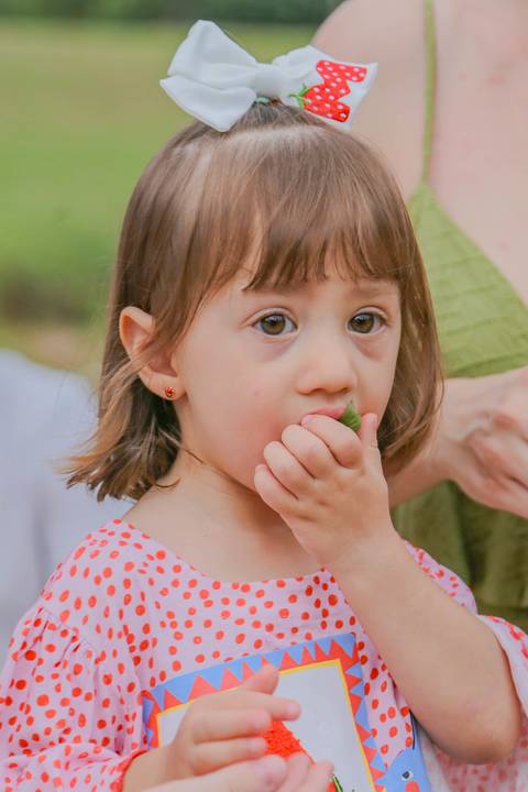 Momentos assim não acontecem todos os dias. Reunir a família no gramado do resort para um piquenique é criar um espaço onde a única regra é se divertir — e eu estou aqui para garantir que você não perca nenhum detalhe dessa conexão.'