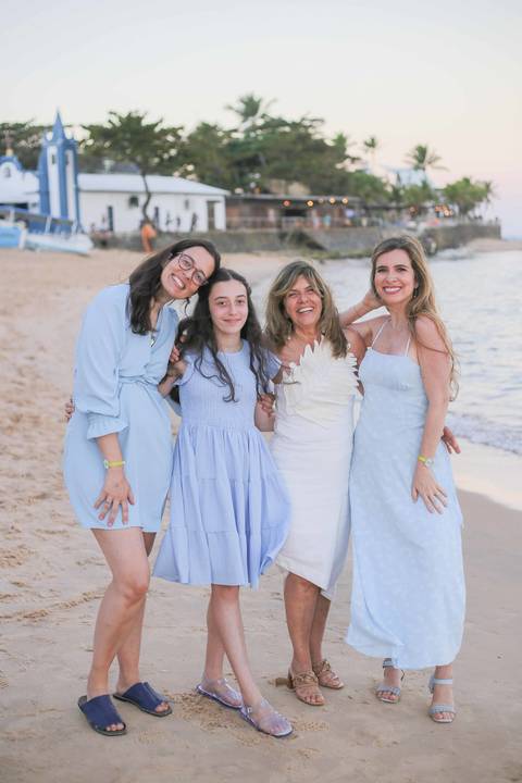 Planejando comemorar as Bodas de Ouro em Praia do Forte? Reunir a família na Bahia para celebrar 50 anos de união merece fotos profissionais repletas de emoção. Registre essa data especial com um fotógrafo local experiente.'