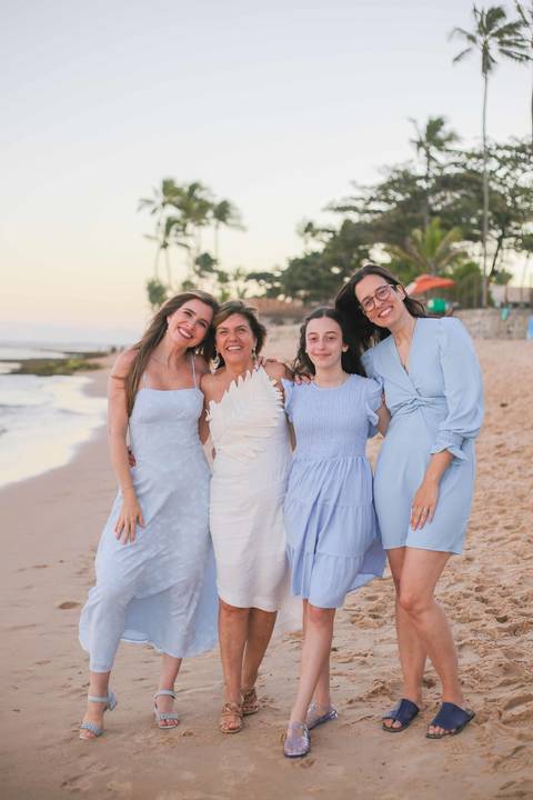 Planejando comemorar as Bodas de Ouro em Praia do Forte? Reunir a família na Bahia para celebrar 50 anos de união merece fotos profissionais repletas de emoção. Registre essa data especial com um fotógrafo local experiente.'
