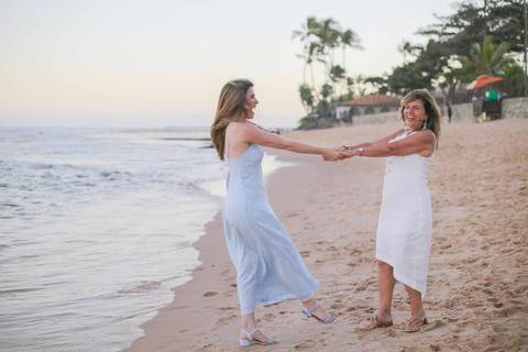 Planejando comemorar as Bodas de Ouro em Praia do Forte? Reunir a família na Bahia para celebrar 50 anos de união merece fotos profissionais repletas de emoção. Registre essa data especial com um fotógrafo local experiente.'