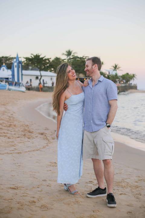 Planejando comemorar as Bodas de Ouro em Praia do Forte? Reunir a família na Bahia para celebrar 50 anos de união merece fotos profissionais repletas de emoção. Registre essa data especial com um fotógrafo local experiente.'