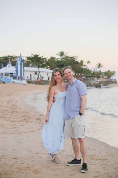 Celebre as Bodas de Ouro em uma inesquecível viagem em família para a Praia do Forte. A bênção na igrejinha da vila cria memórias eternas dos 50 anos de casados. O cenário baiano perfeito para eternizar o amor de gerações.'