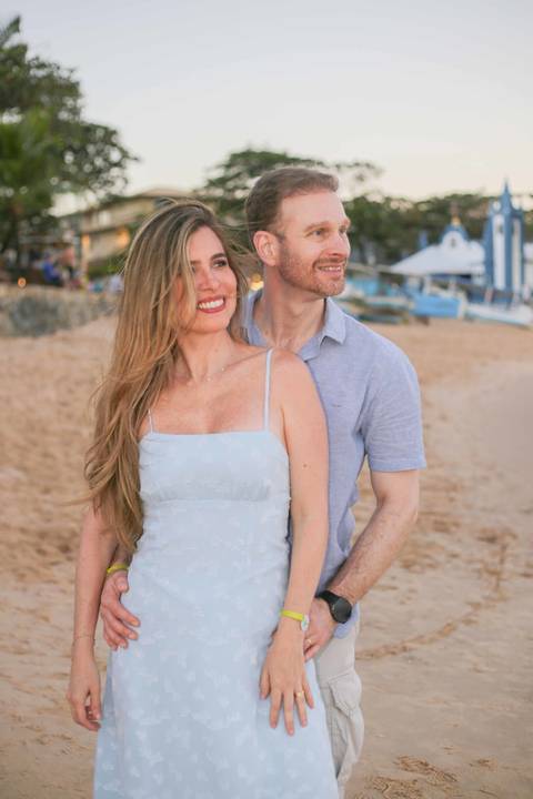 Celebre as Bodas de Ouro em uma inesquecível viagem em família para a Praia do Forte. A bênção na igrejinha da vila cria memórias eternas dos 50 anos de casados. O cenário baiano perfeito para eternizar o amor de gerações.'