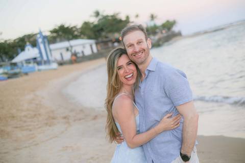 Celebre as Bodas de Ouro em uma inesquecível viagem em família para a Praia do Forte. A bênção na igrejinha da vila cria memórias eternas dos 50 anos de casados. O cenário baiano perfeito para eternizar o amor de gerações.'