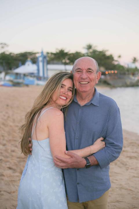Celebre as Bodas de Ouro em uma inesquecível viagem em família para a Praia do Forte. A bênção na igrejinha da vila cria memórias eternas dos 50 anos de casados. O cenário baiano perfeito para eternizar o amor de gerações.'