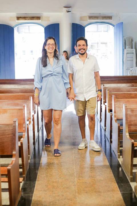 Planejando sua viagem em família para a Praia do Forte? A encantadora Igreja de São Francisco de Assis é parada obrigatória no vilarejo. Guarde a emoção de reunir quem você ama com um ensaio fotográfico emocionante à beira-mar.'