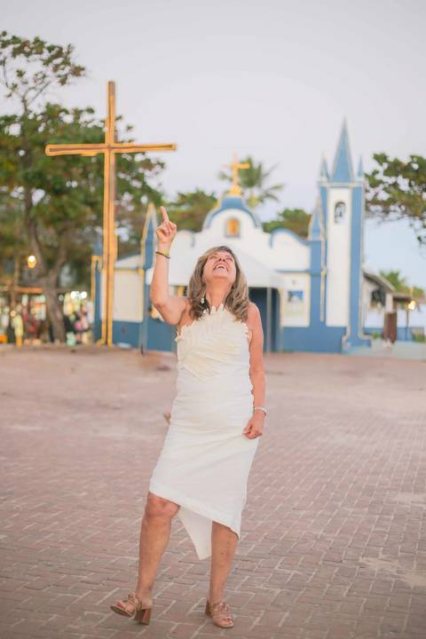O que fazer na Praia do Forte com a família? Além das piscinas naturais e do Projeto Tamar, registrar a união familiar com um fotógrafo local garante recordações eternas da sua viagem para o litoral norte baiano. Marque sua sessão!'