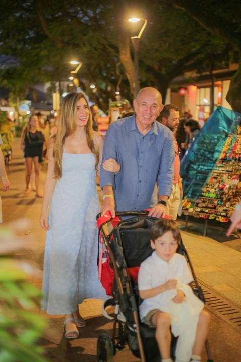 Planeje sua viagem para a Praia do Forte e viva momentos relaxantes no litoral baiano. Um ensaio em família na igrejinha da praia é a lembrança perfeita das suas férias. Guarde esse capítulo com muita emoção e sensibilidade.'