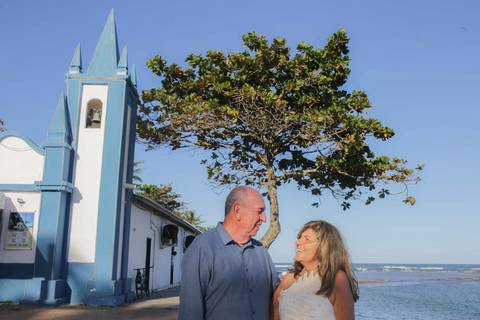 Descubra o charme de viajar para a Praia do Forte em família. A vila oferece gastronomia, praias tranquilas e segurança ideal para todas as idades. Registre momentos inesquecíveis das suas férias com fotos profissionais na Bahia.'