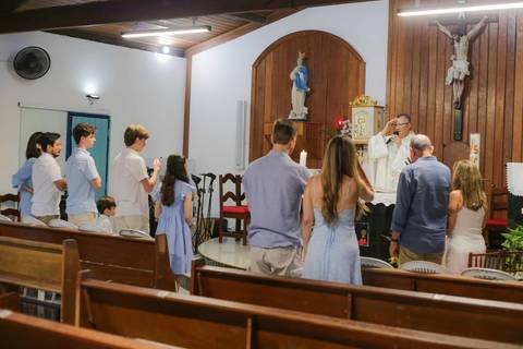 Comemorar Bodas de Ouro na Igreja de São Francisco de Assis transforma sua viagem em família para a Praia do Forte em um momento inesquecível. Eternize a renovação de 50 anos de amor no cenário mais bonito do litoral baiano.'