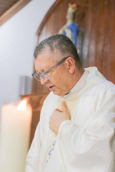Comemorar Bodas de Ouro na Igreja de São Francisco de Assis transforma sua viagem em família para a Praia do Forte em um momento inesquecível. Eternize a renovação de 50 anos de amor no cenário mais bonito do litoral baiano.'